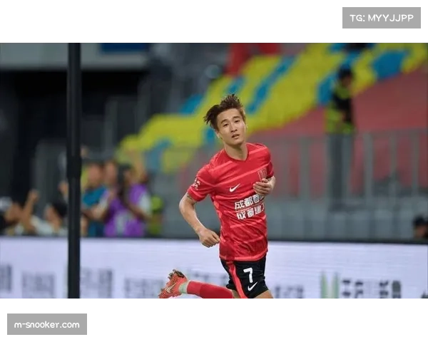 成都蓉城2-1逆转云南玉昆继续领跑积分榜，韦世豪补时绝杀